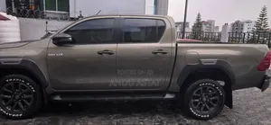 Toyota Hilux 2021 Gray