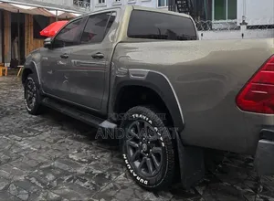 Toyota Hilux 2021 Gray