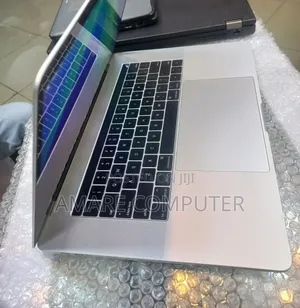 New Laptop Apple MacBook Pro 2018 16GB Intel Core i7 SSD 256GB