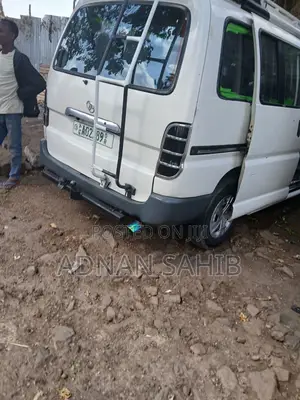 Toyota HiAce 2003 White