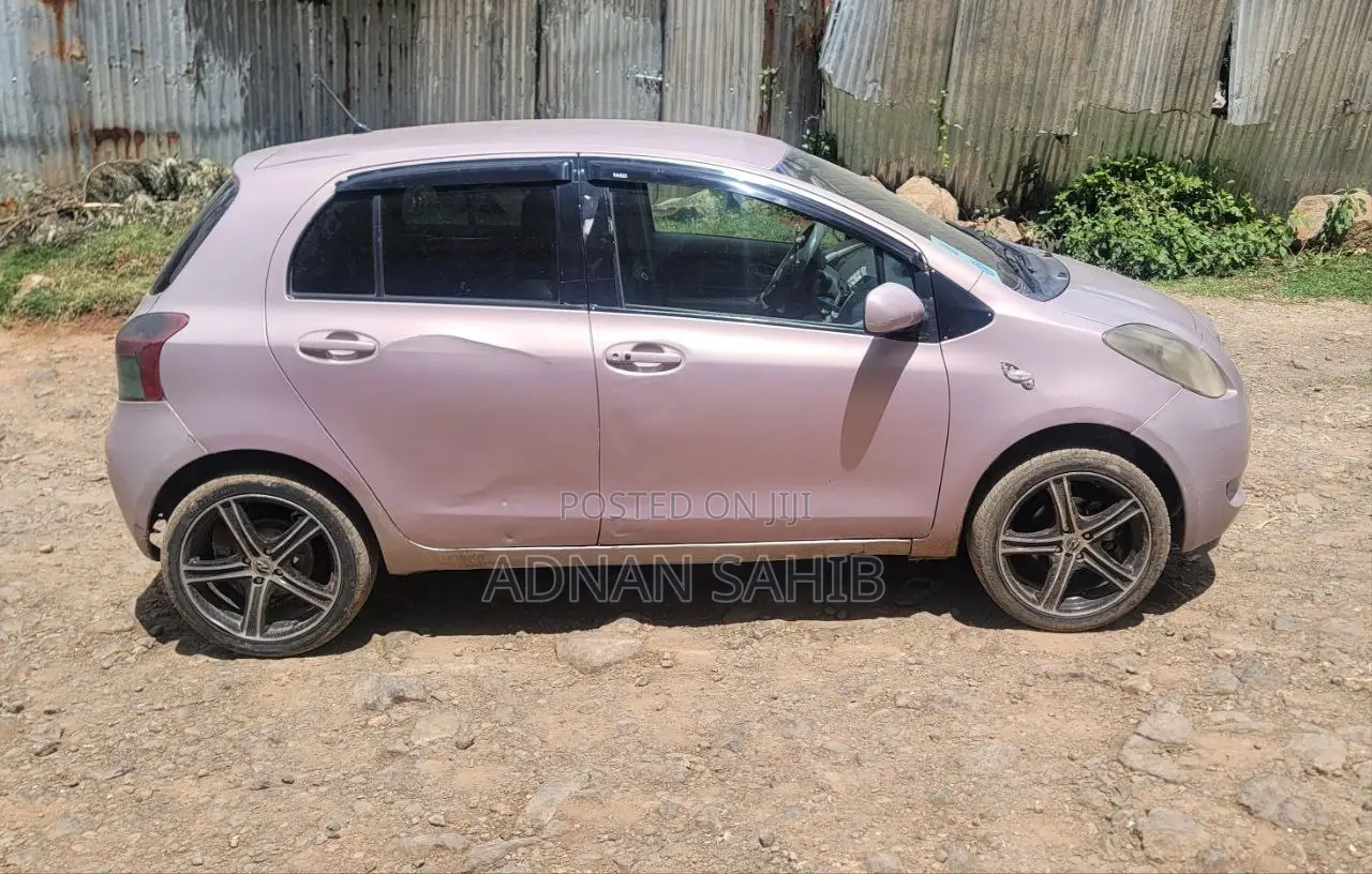 Toyota Yaris 2006 Pink