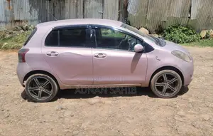 Toyota Yaris 2006 Pink