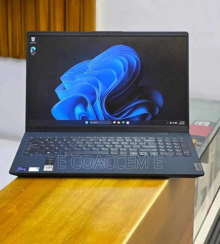 New Laptop Lenovo 12GB Intel Core i7 SSD 512GB