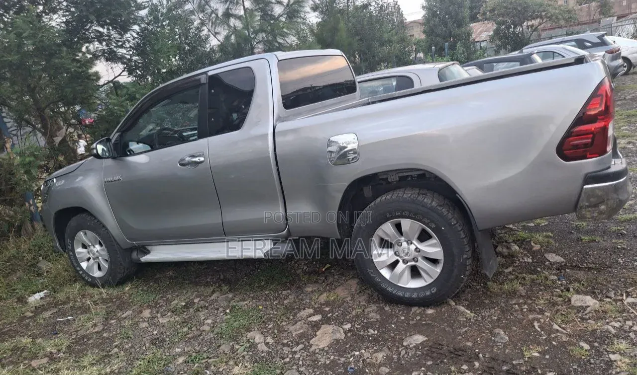 Toyota Hilux 2017 Silver