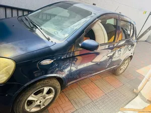 Toyota Vitz 2004 Blue