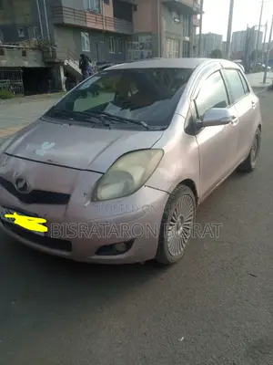 Toyota Yaris 2010 Pink