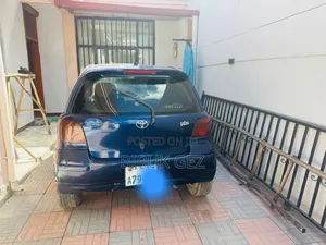 Toyota Vitz 2004 Blue