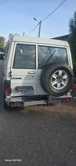 Toyota Land Cruiser 1996 White