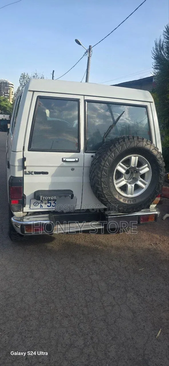 Toyota Land Cruiser 1996 White