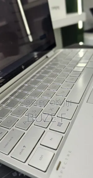 New Laptop HP Spectre X360 8GB Intel Core i7 SSD 512GB
