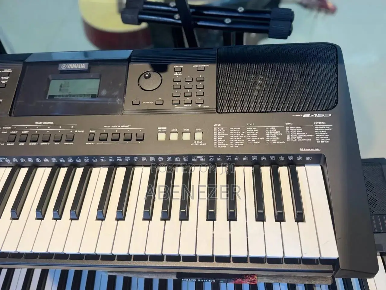 Yamaha PSR E453 Keyboard Piano