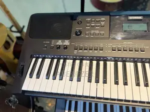Yamaha PSR E453 Keyboard Piano