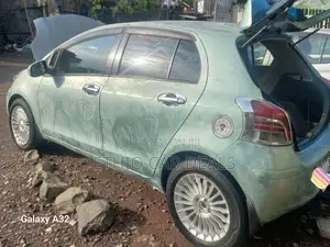 Toyota Yaris 2010 Green