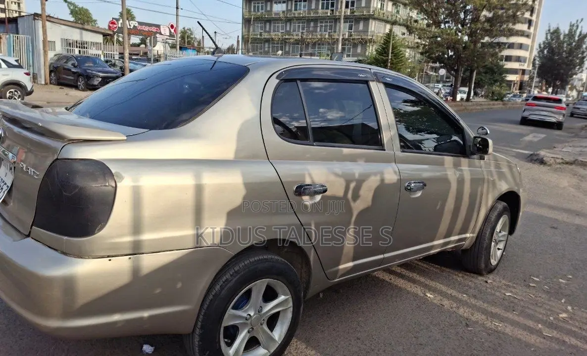 Toyota Platz 2004 Gold