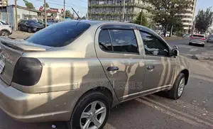 Toyota Platz 2004 Gold