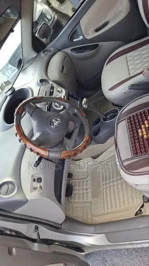Toyota Platz 2004 Gold