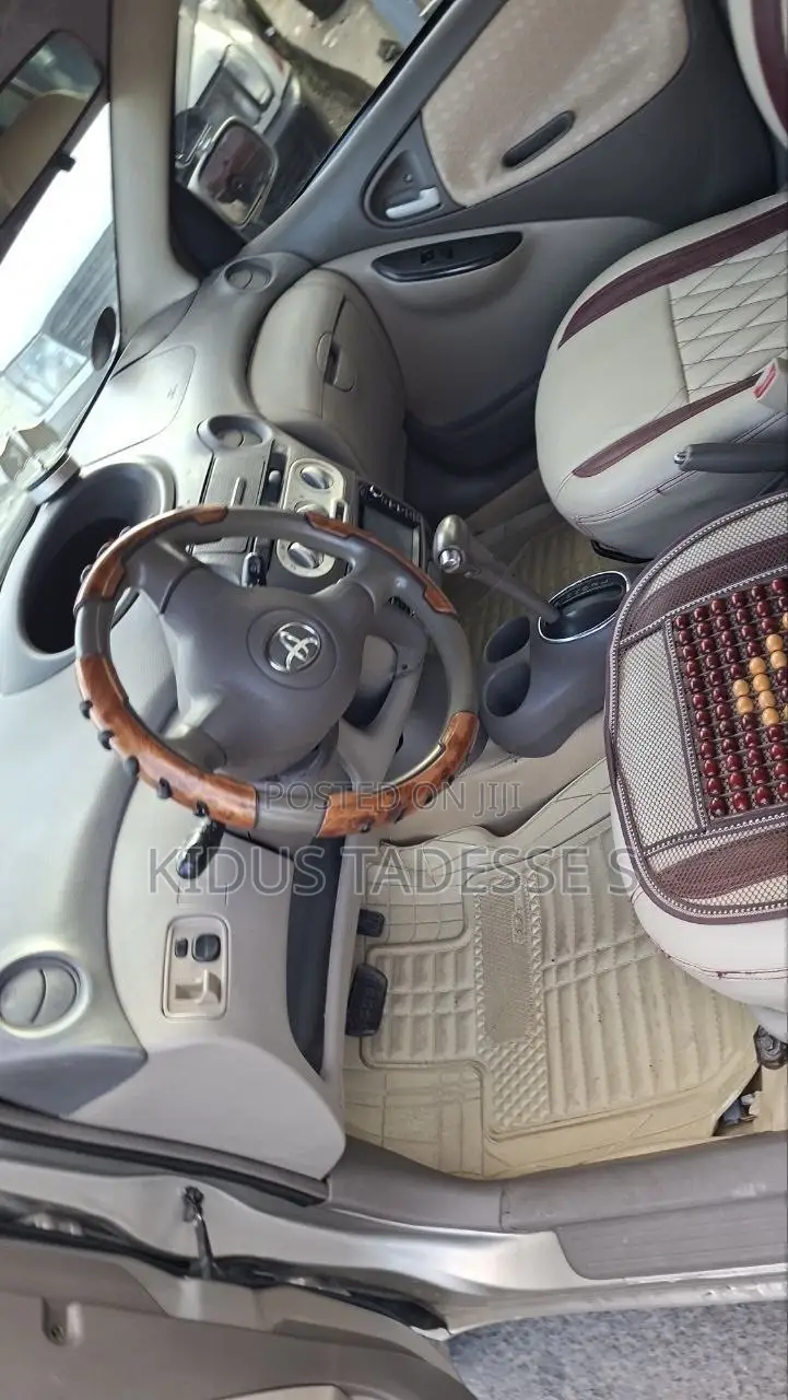 Toyota Platz 2004 Gold