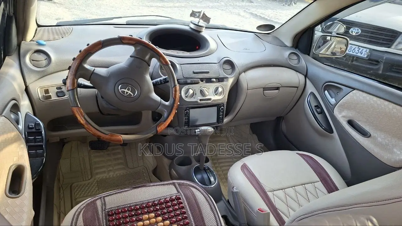 Toyota Platz 2004 Gold