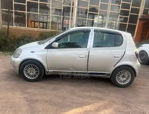 Toyota Vitz 2001 Silver