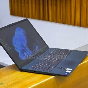 New Laptop Lenovo 12GB Intel Core i7 SSD 512GB