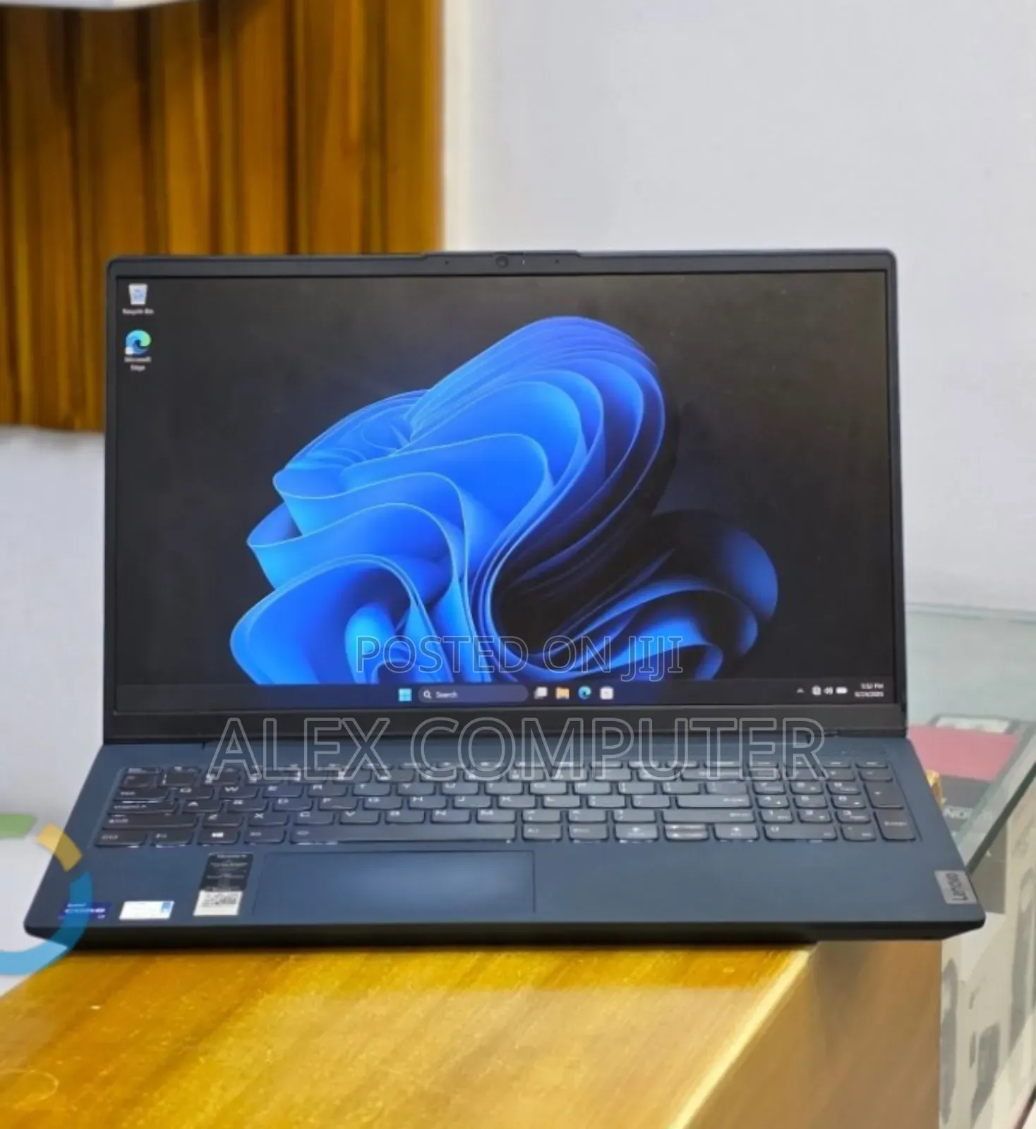 New Laptop Lenovo 12GB Intel Core i7 SSD 512GB