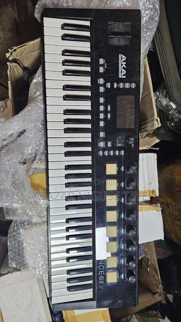 Akai Professional Advance 61