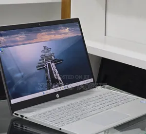 New Laptop HP Pavilion 15 8GB Intel Core i7 SSD 256GB