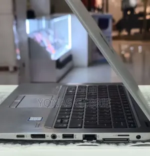 Laptop HP EliteBook 820 8GB Intel Core i5 SSD 1T