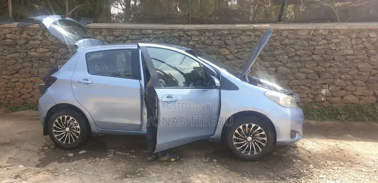 Toyota Yaris 2012 Blue