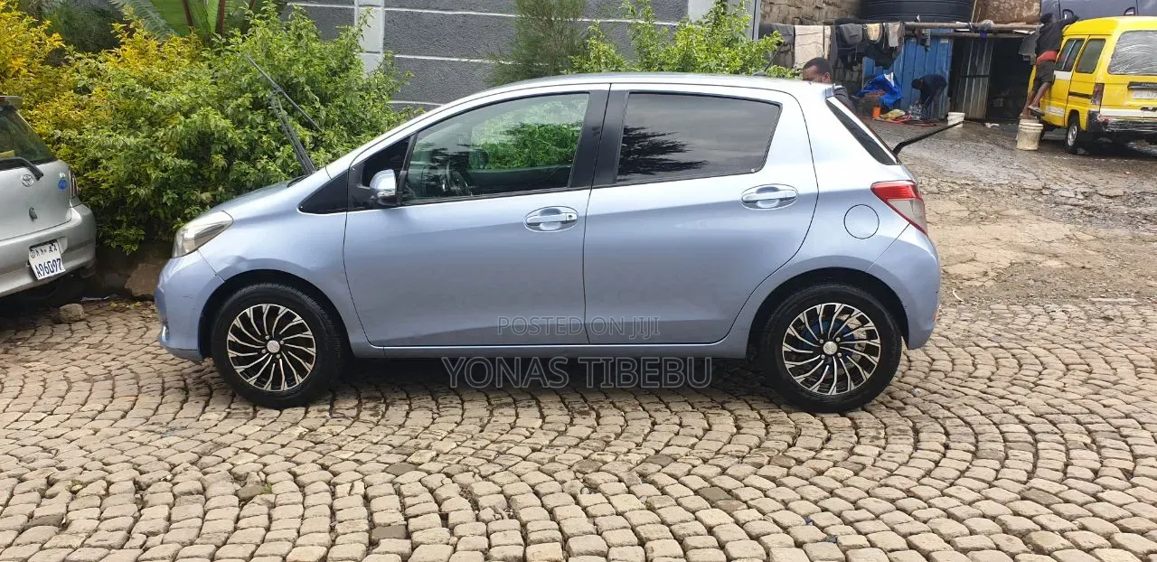 Toyota Yaris 2012 Blue