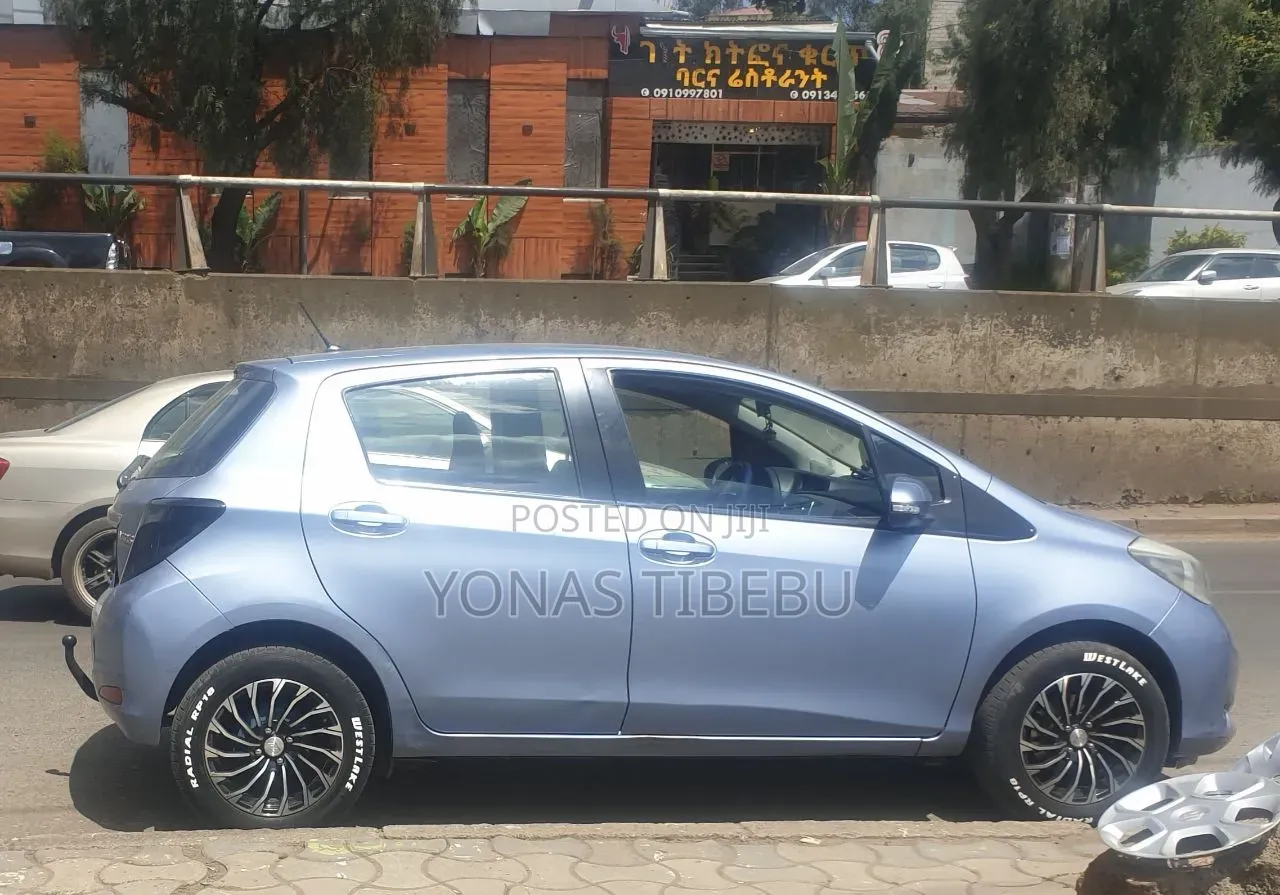 Toyota Yaris 2012 Blue