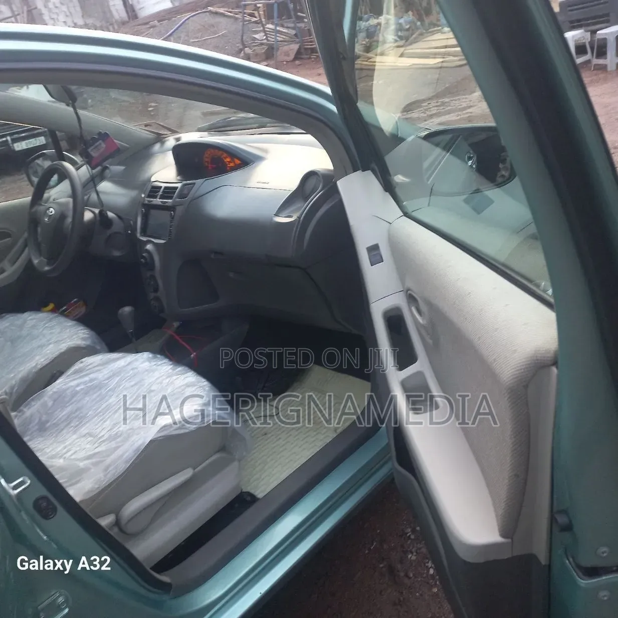 Toyota Yaris 2010 Silver
