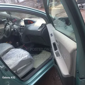 Toyota Yaris 2010 Silver