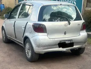 Toyota Vitz 2001 Silver