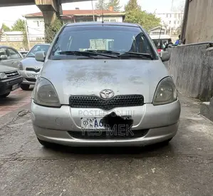Toyota Vitz 2001 Silver