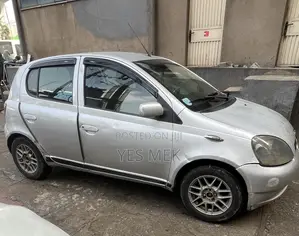 Toyota Vitz 2001 Silver