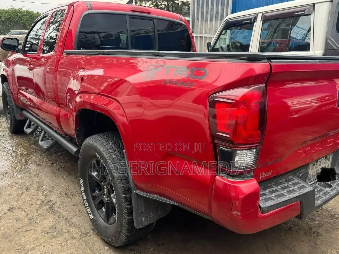 Toyota Tacoma 2018 Red
