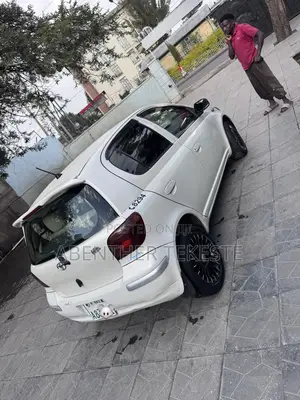 Toyota Vitz 1.0 FWD 3dr 2004 Ivory