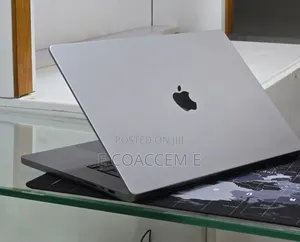 New Laptop Apple MacBook 32GB SSD 1T