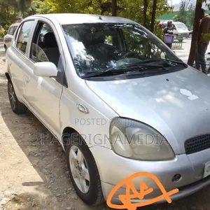 Toyota Vitz 2001 Silver