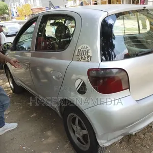 Toyota Vitz 2001 Silver