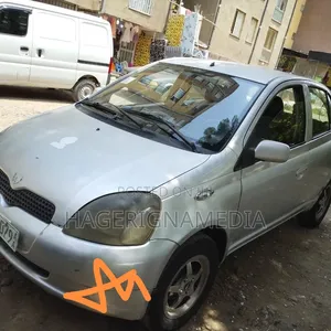 Toyota Vitz 2001 Silver
