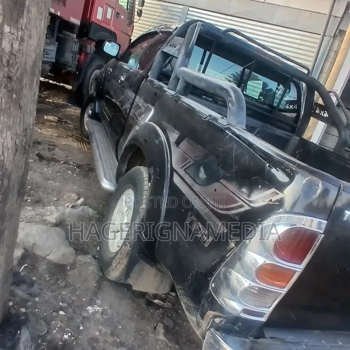Toyota Hilux 2006 Black