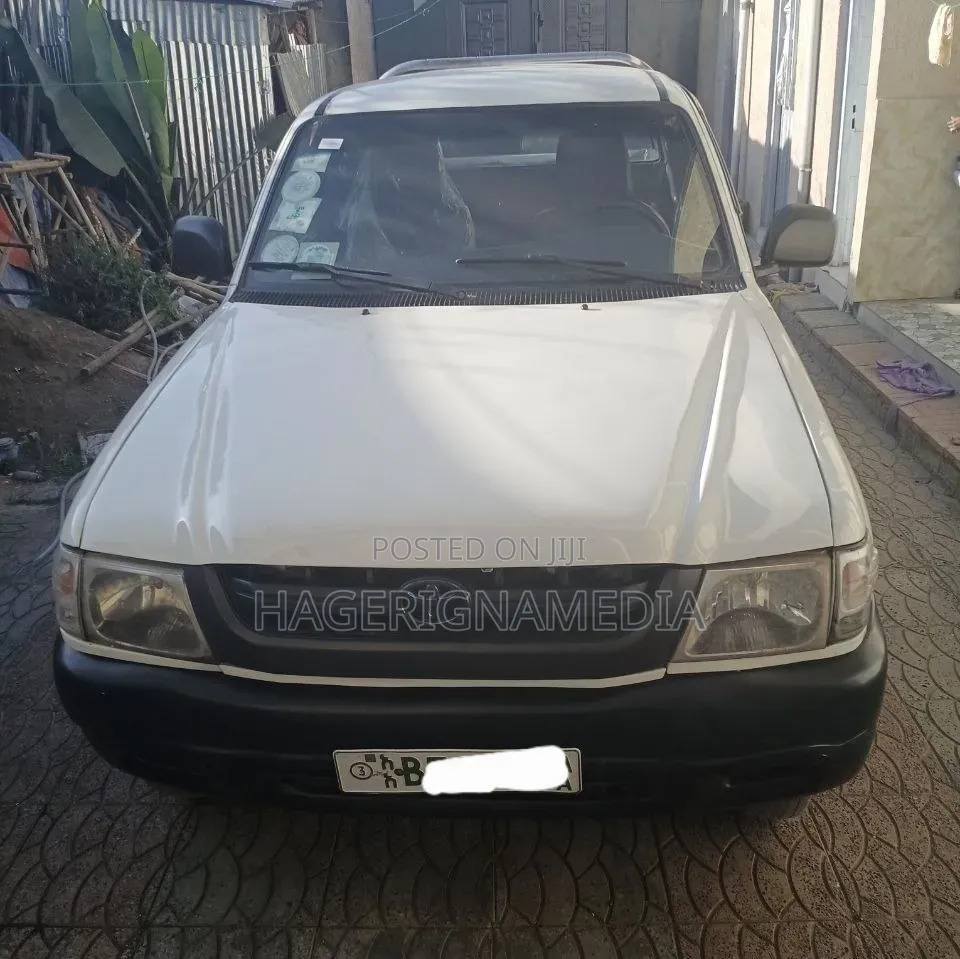 Toyota Hilux 2003 White