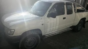 Toyota Hilux 2003 White