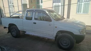 Toyota Hilux 2003 White
