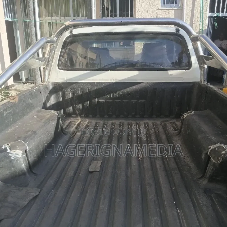 Toyota Hilux 2003 White