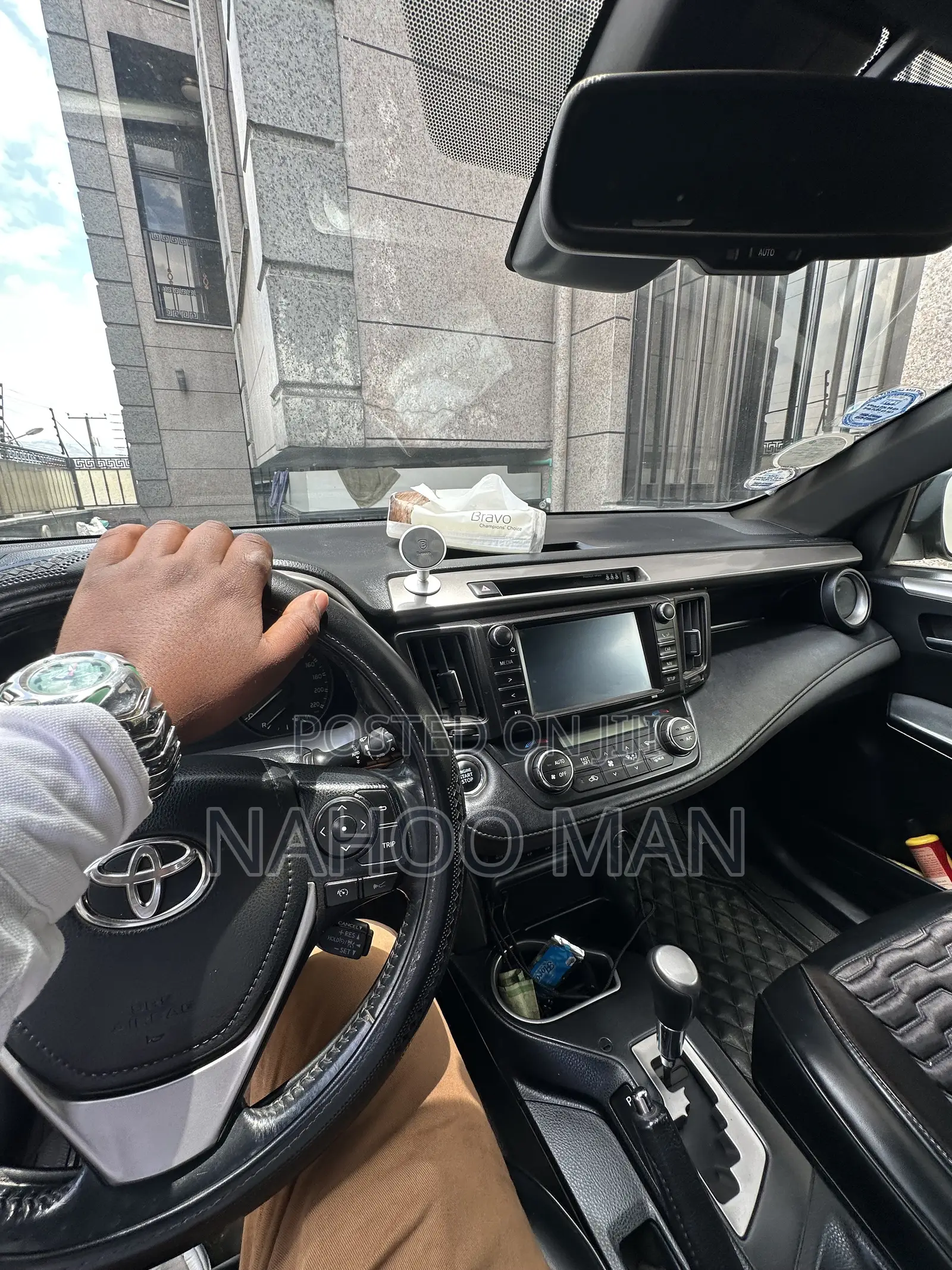 Toyota RAV4 Platinum AWD (2.5L 4cyl 6A) 2017