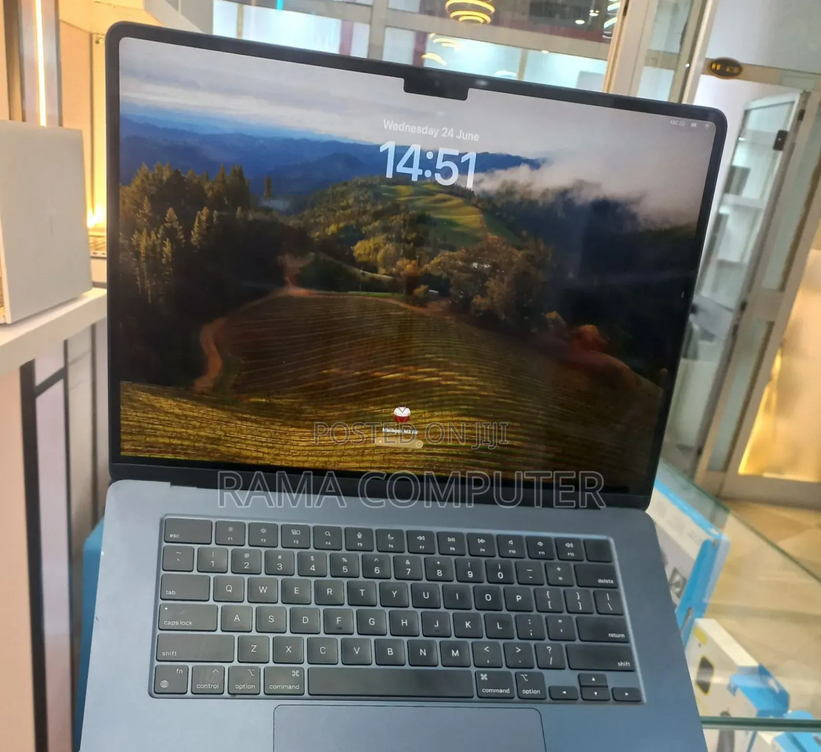 New Laptop Apple MacBook Air 2024 M3 8GB Intel Core M3 SSD 256GB