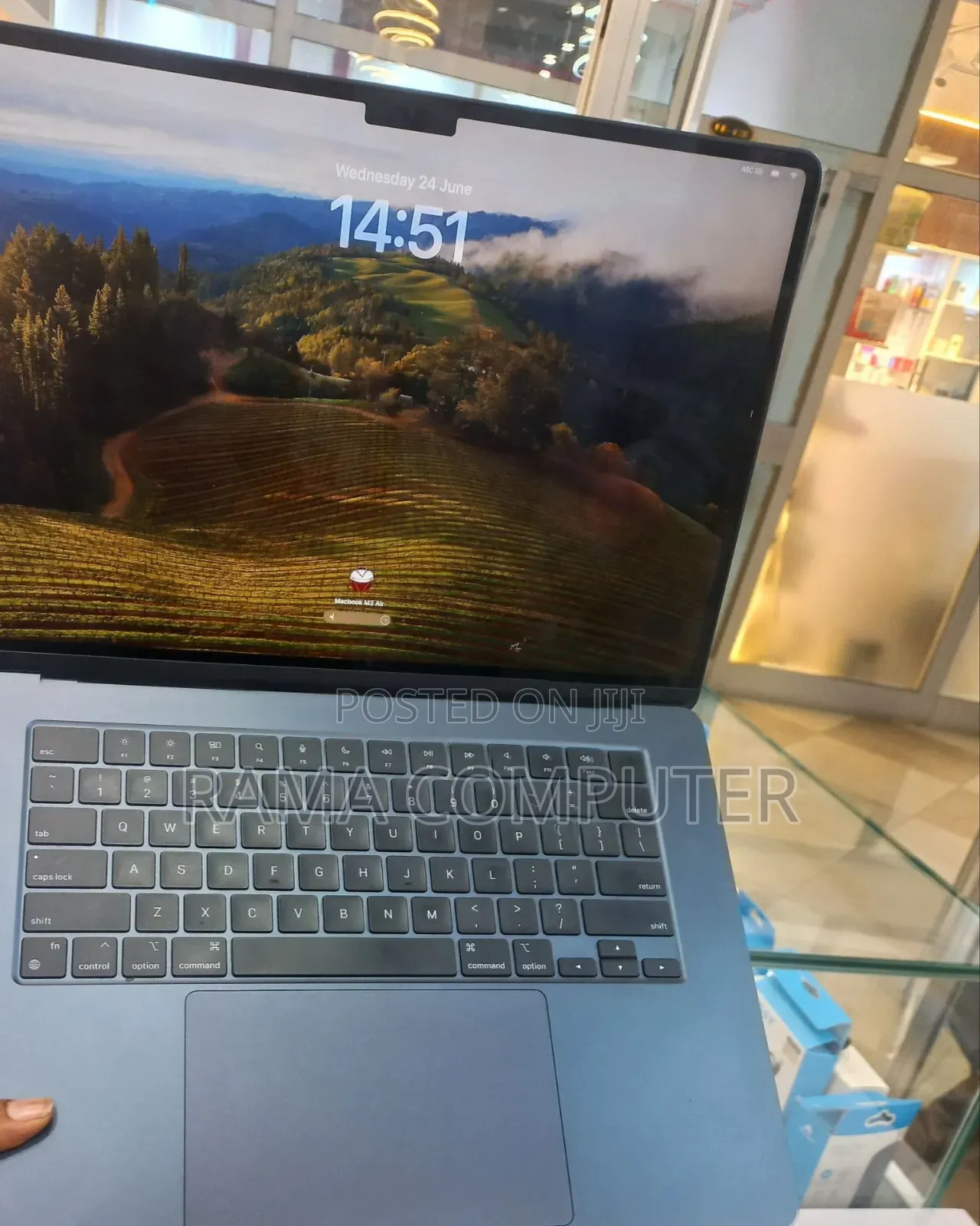 New Laptop Apple MacBook Air 2024 M3 8GB Intel Core M3 SSD 256GB
